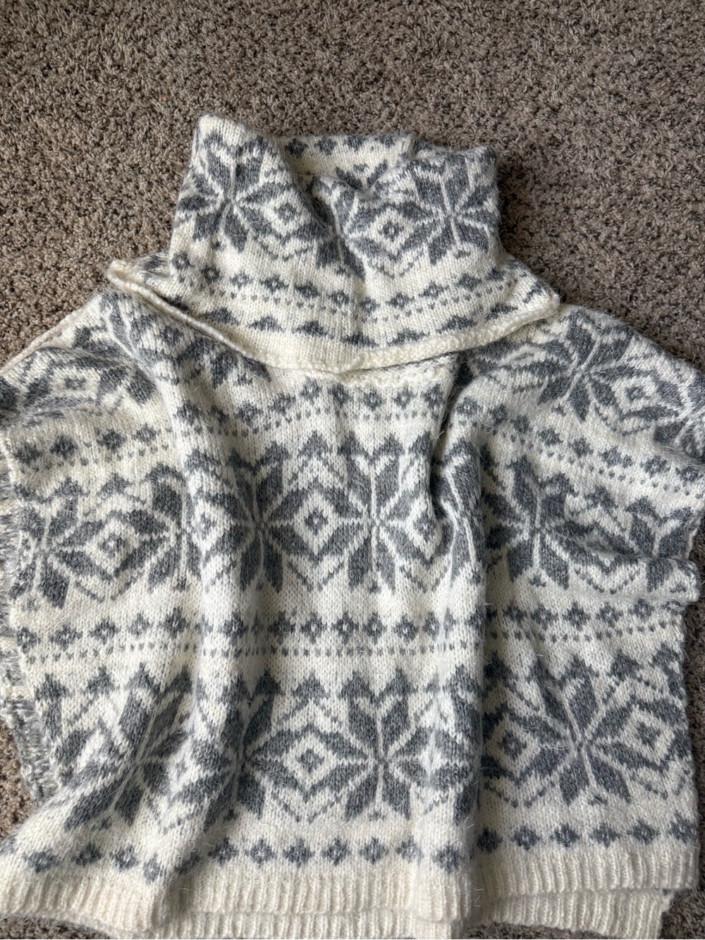 Love stitch Cozy Fair Isle Turtleneck poncho - Ivory and Light Gray